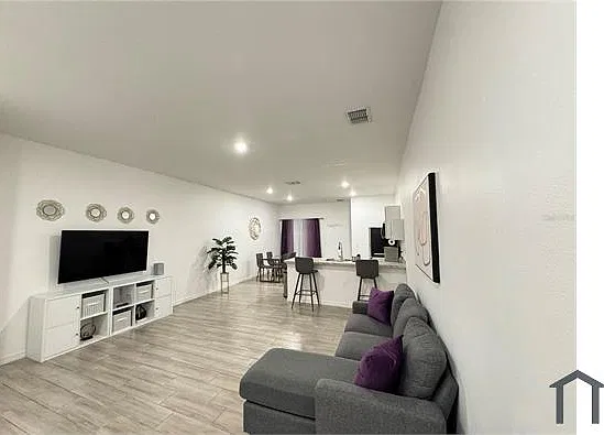 3 bed, $2,100 — Photo 2