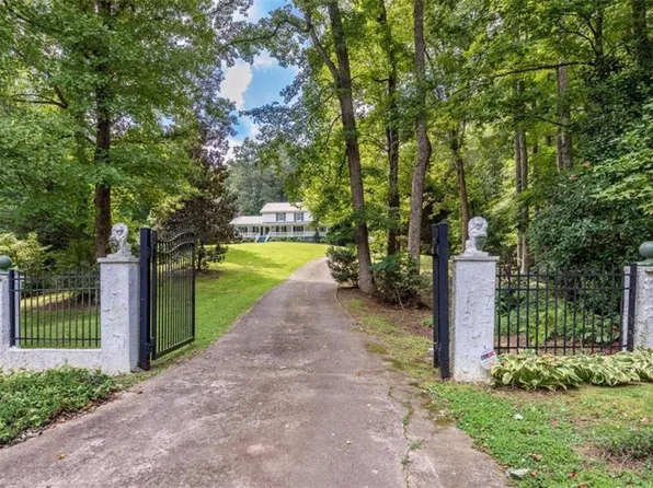 12485 Reinhardt College Pkwy, Waleska, GA 30183