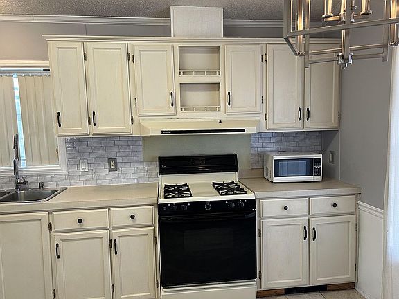 3rd image of 1515 Cardinal Ave