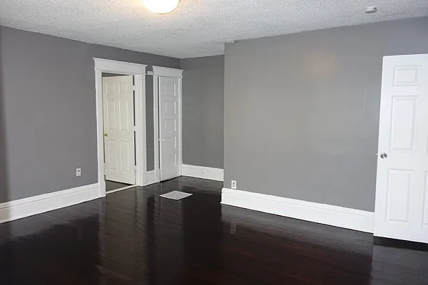 90 Winifred St W — Photo 8