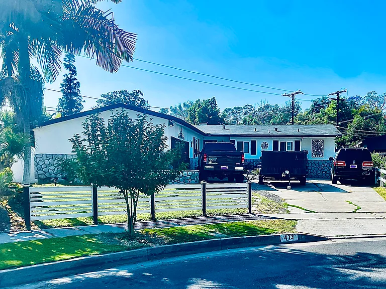N Orange Ave — Photo 2