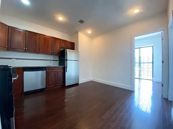 44 Troutman St APT A3, Brooklyn, NY 11206