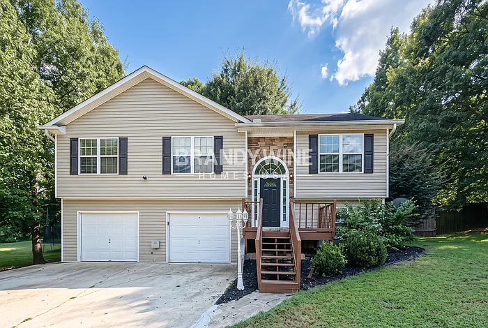 4 bed, 3.0 bath, 2246 sqft, $2,075 — Photo 2