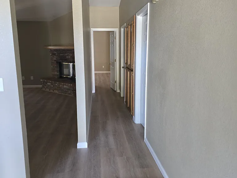 421 Community Dr — Photo 3