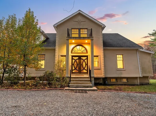 676 Franklin St, Duxbury, MA 02332
