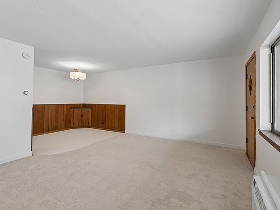 5th image of 938 Ontario St APT 10