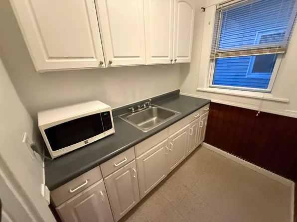 1085 Middlesex St #4, Lowell, MA 01851