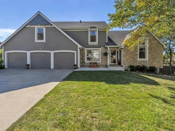 6732 Clairborne Rd, Shawnee, KS 66217