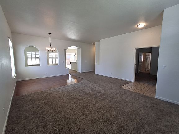 5th image of 2101 Butterfield Ln