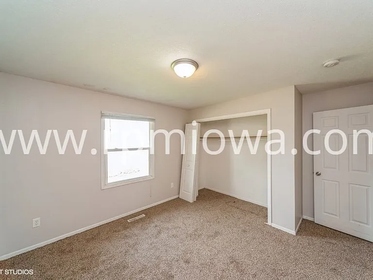 300 5th Ave NW — Photo 13