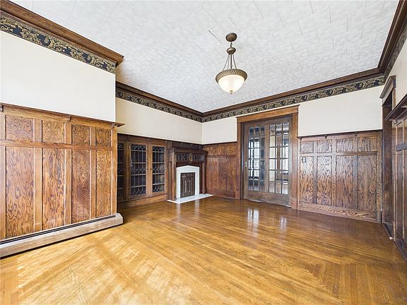 3rd image of 1109 W Main St