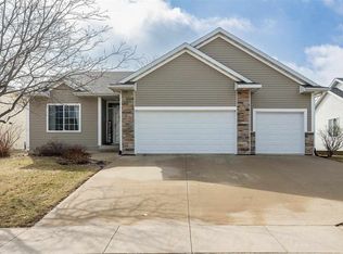 6007 Bethpage Cir SW, Cedar Rapids, IA 52404