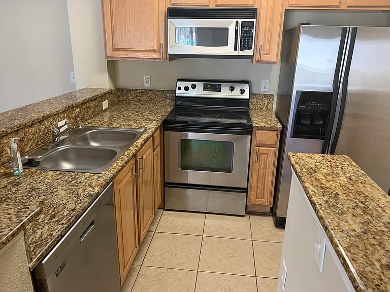 241 SW Palm Dr #107 — Photo 2