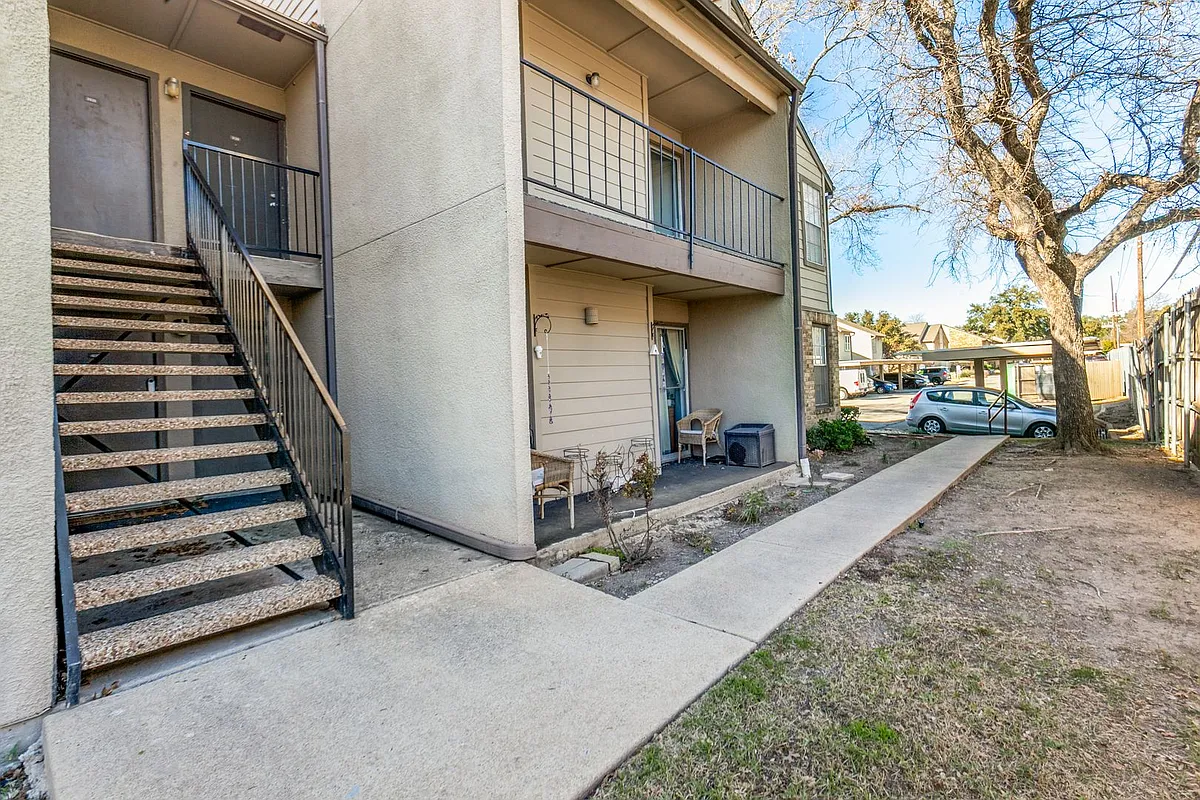 Building Photo - 5300 Keller Springs Rd #2033