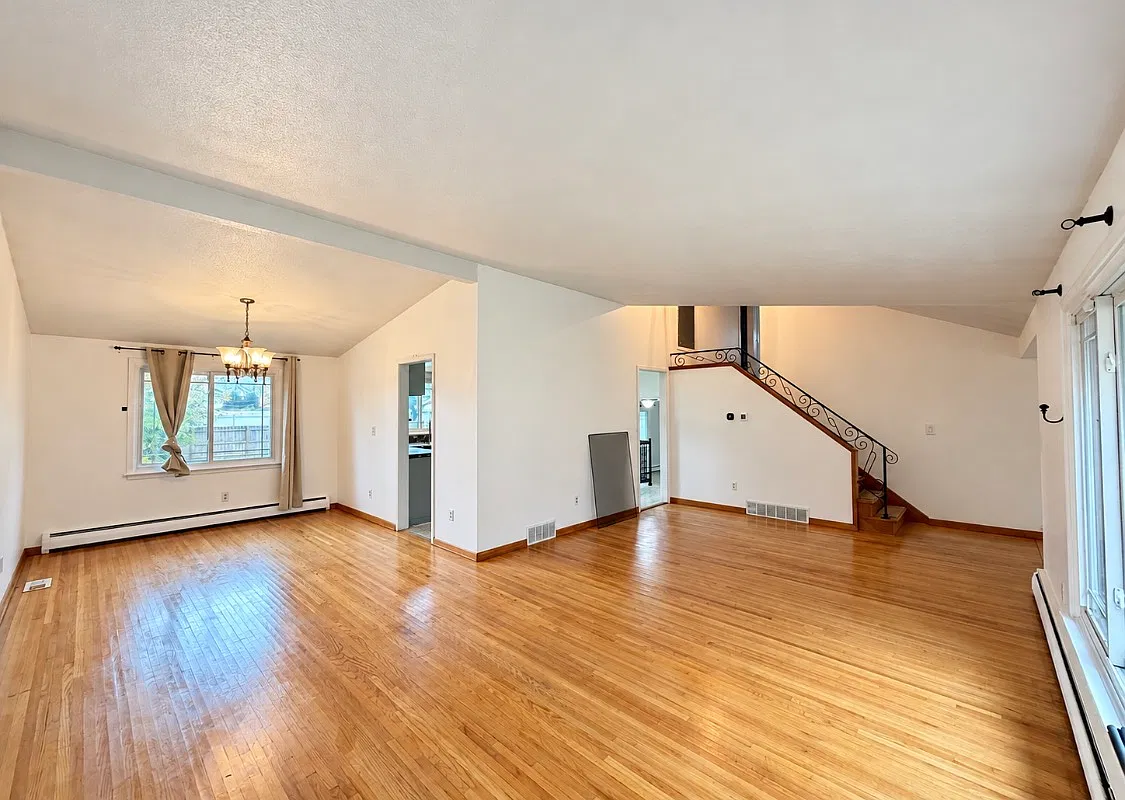 4 bed, 2294 sqft, $3,200 — Photo 4