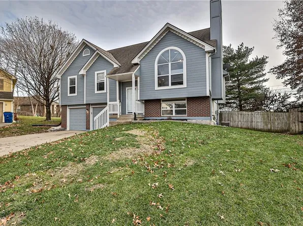 2116 NE Summerfield Ct, Blue Springs, MO 64029