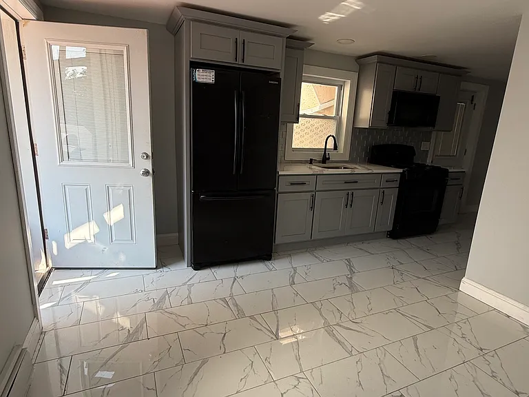 51 Grant St #1 — Photo 2