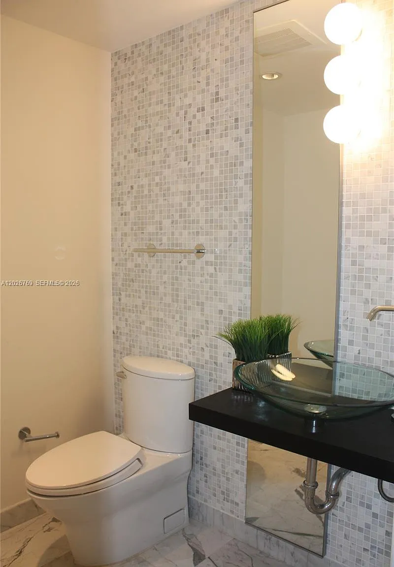 Epic West Condo — Photo 2