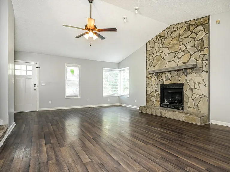 2093 Phillips Rd — Photo 4