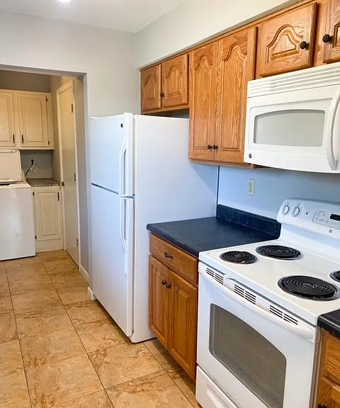 121 N Douglas St #D — Photo 6