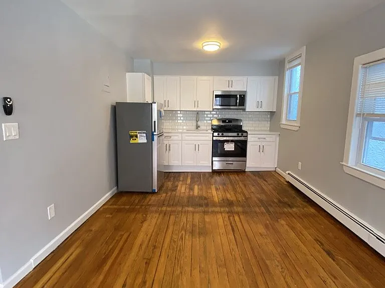 42 Main Street — Photo 2