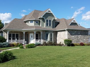 800 N Meadowbrook Ln, Waunakee, WI 53597