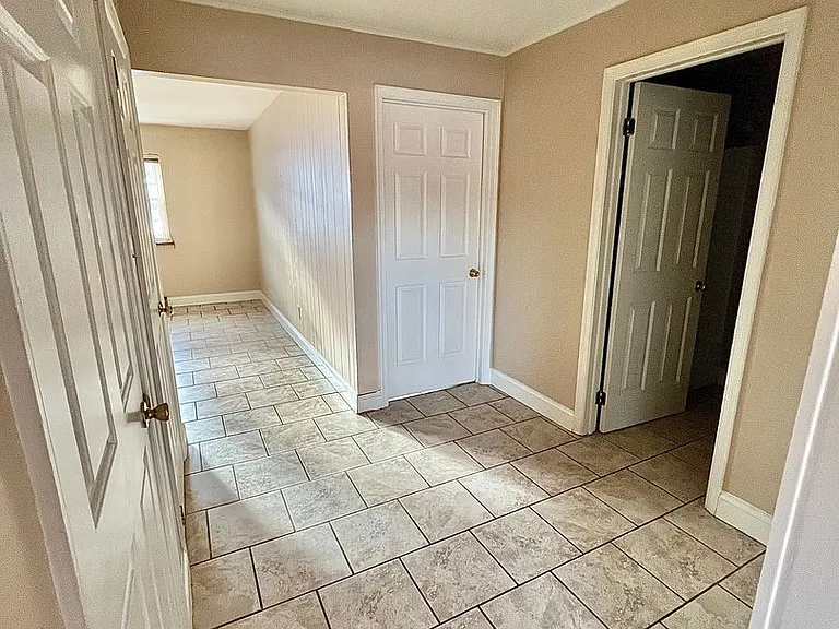 186 E Main St — Photo 9
