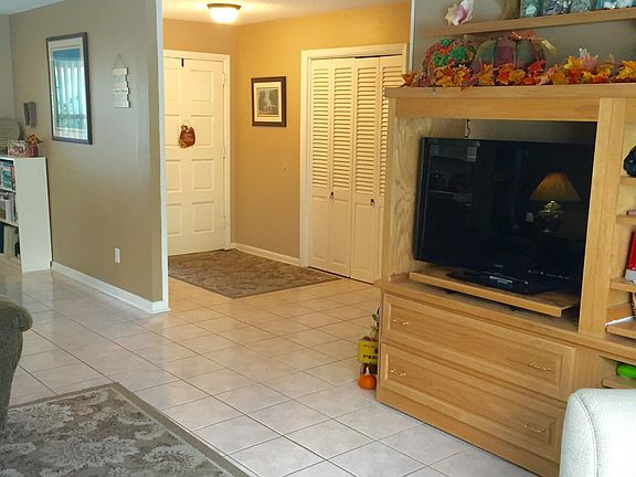 3rd image of 865 E Waikiki Dr