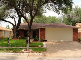 2107 Foxcroft Ln, Arlington, TX 76014