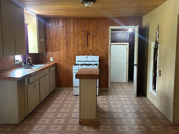 3rd image of 10836 N Highway 79