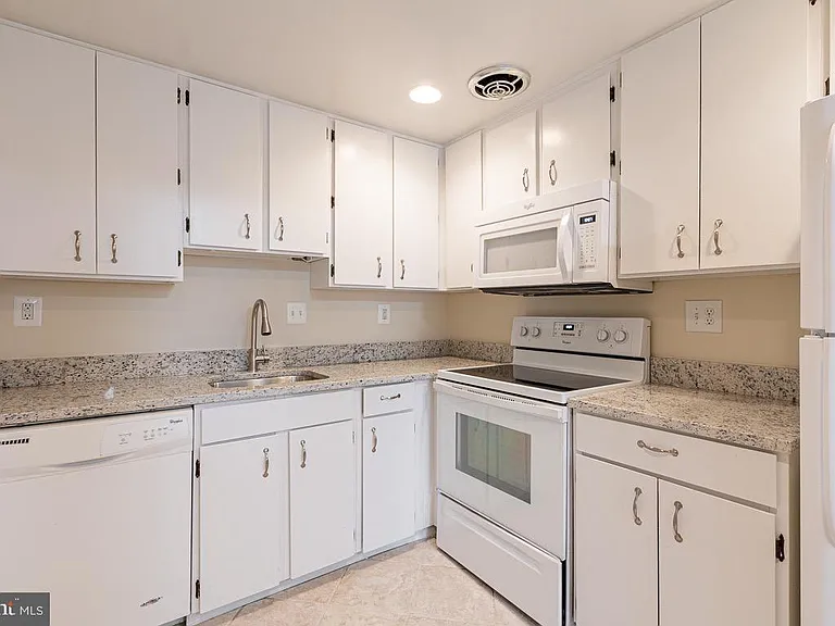 18728 Nathans Pl — Photo 5