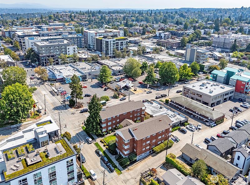 3rd image of 4405 SW Alaska Street #304