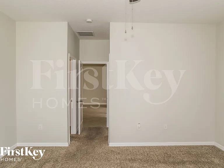 2309 Grantham Ave — Photo 7