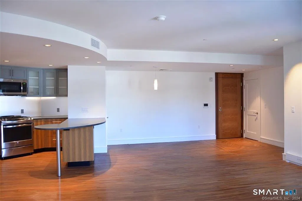 5 Church Ln — Photo 3