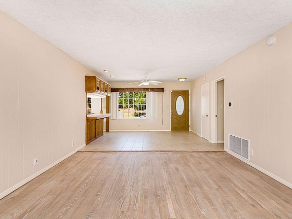 4th image of 13515 Glasgow Pl