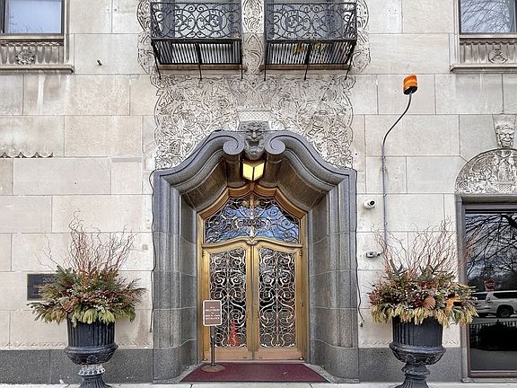 2nd image of 2000 N Lincoln Park W #508
