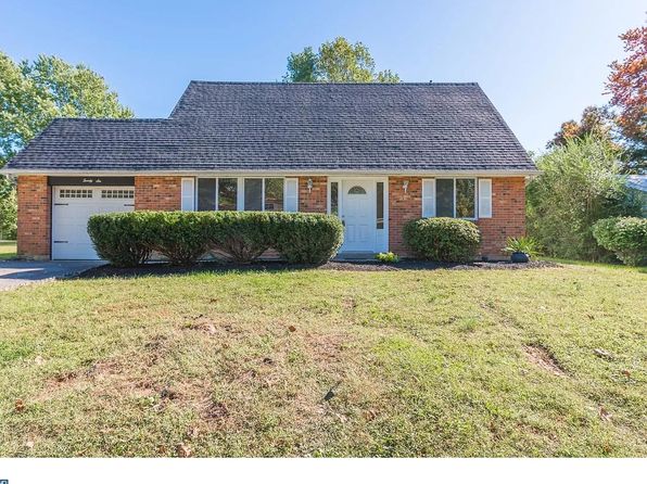 26 Cornwall Dr
