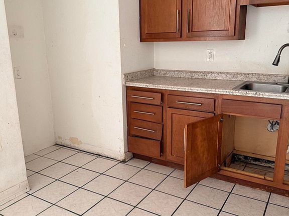 5th image of 3307 N 59TH Avenue