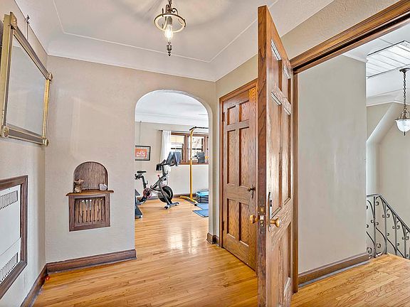 Views as you enter the unit.