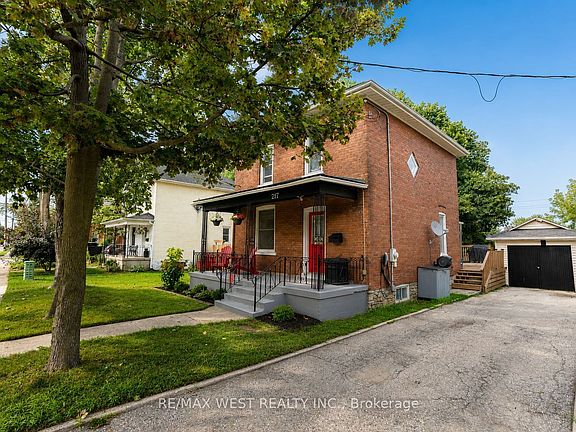 2nd image of 217 Hexam St