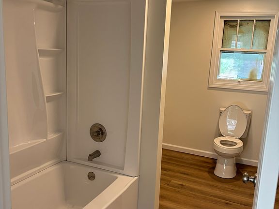 Full bathroom with washer/dryer hookups