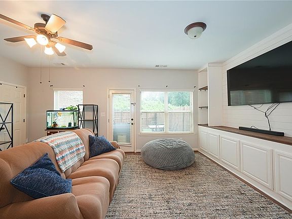 4th image of 2575 Maple Park Pl #20