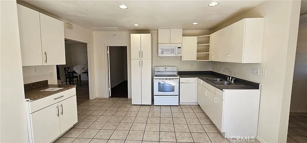 2 bed, 792 sqft, $2,299 — Photo 4