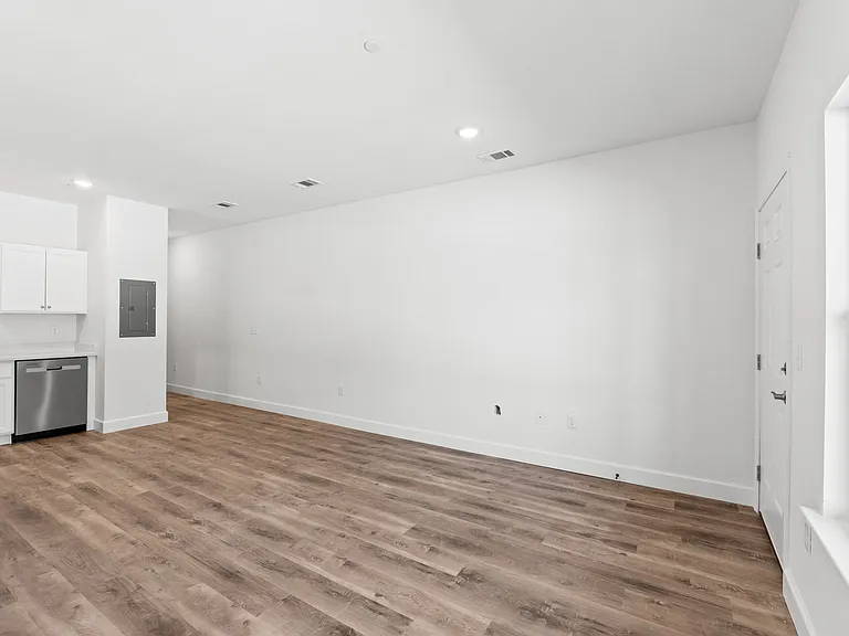 912 Barrow St #1 — Photo 6