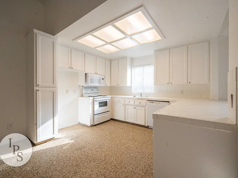 6691 N Constance Ave — Photo 15