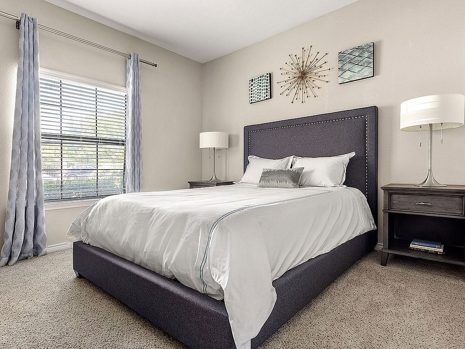 C208690_PinnacleRidge_Model2b2b_Bedroom2_01