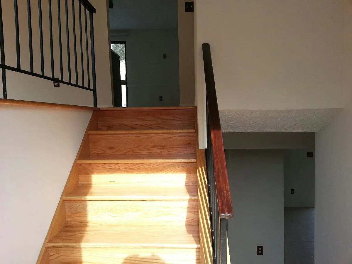 5 bed, 1944 sqft, $975 — Photo 2