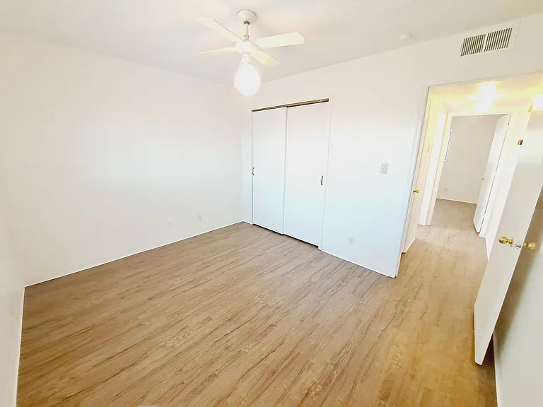 3618 Lafayette Drive Ne — Photo 6