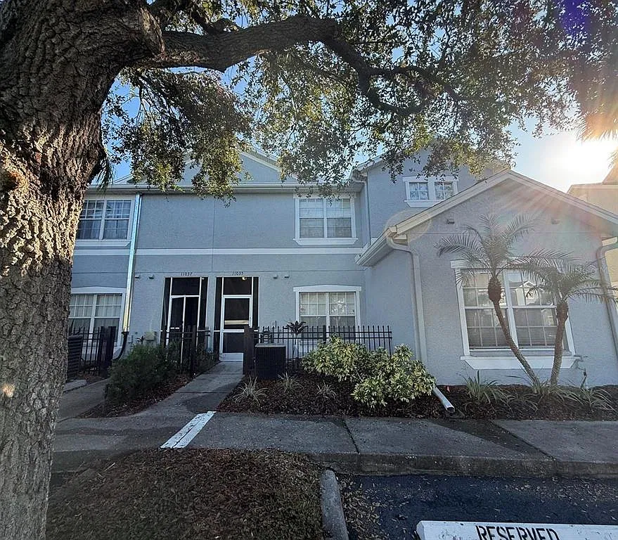2 bed, 2.5 bath, 1328 sqft, $2,200 — Photo 1