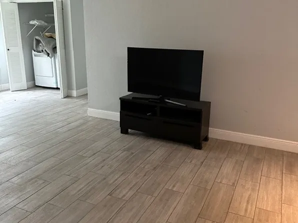 2986 S University Dr, Davie, FL